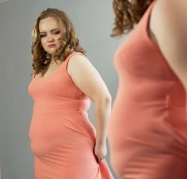 Olhando no espelho e se julgando